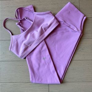 Alo Set: Airlift Intrigue Bra & High-Waist Airbrush Leggings in Pink Lavender